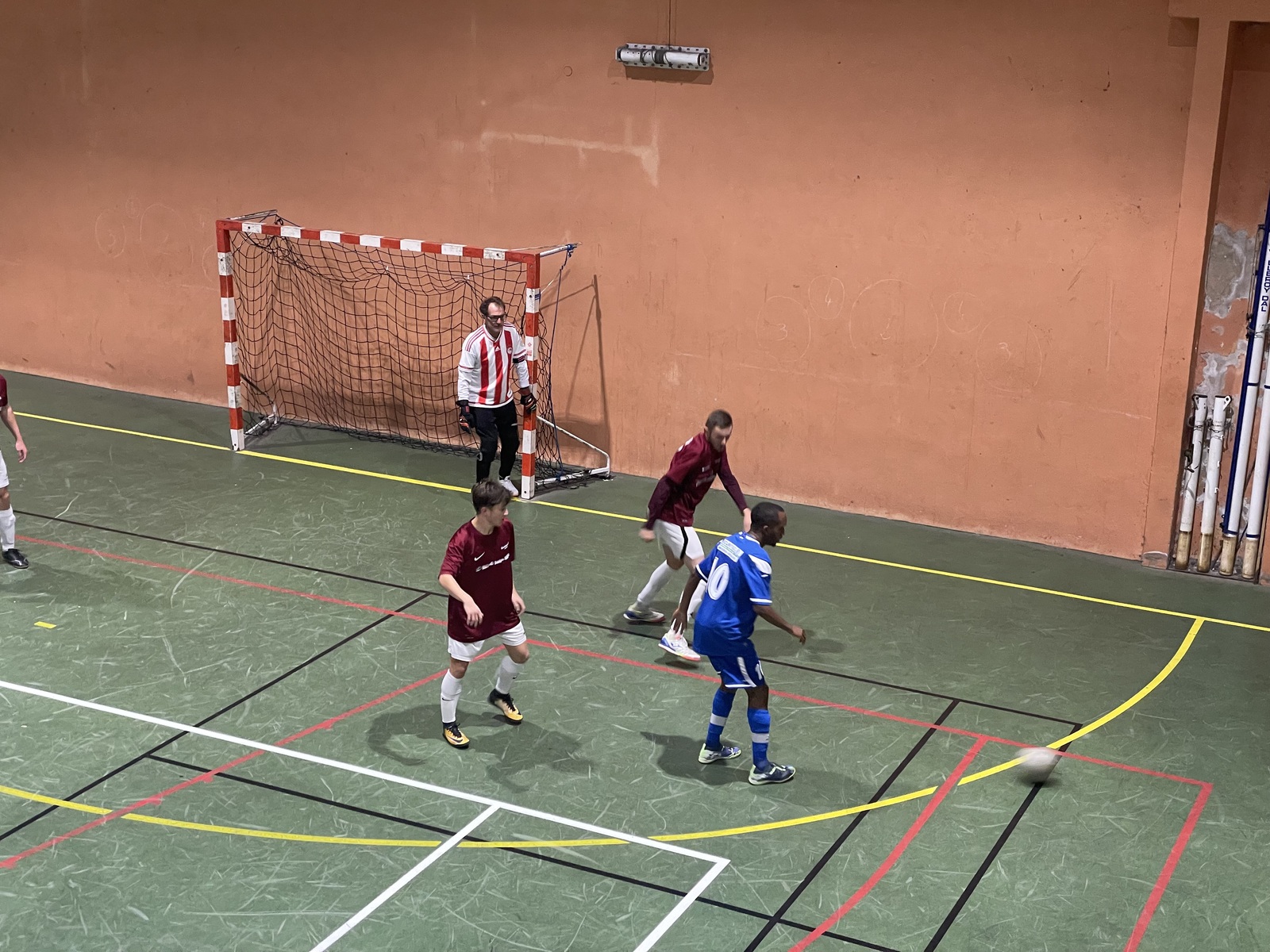 CHOC AU SOMMET EN FUTSAL 