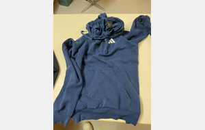 jogginG adidas XS trouvé à Louis BOULLET