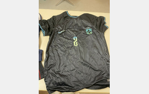 MAILLOT NIKE trouvé à Louis BOUILLET